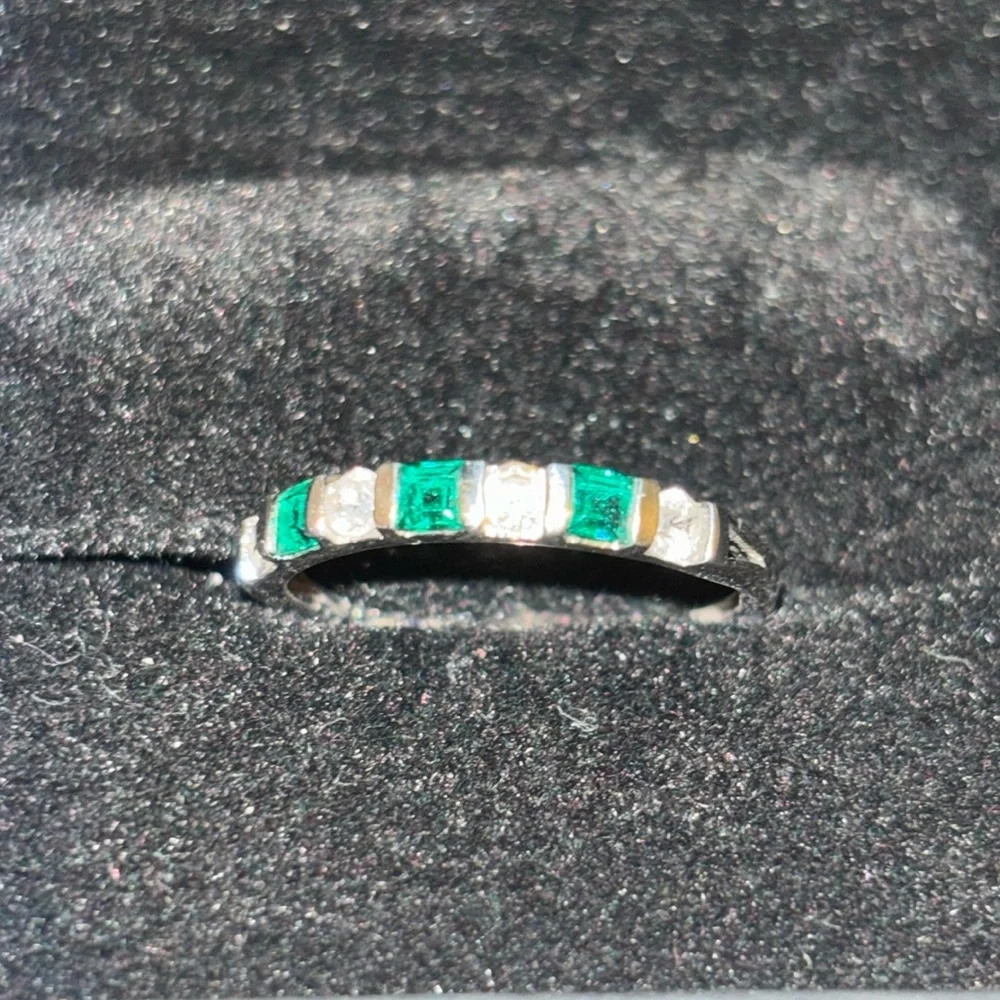 Kay Jewelers lab-created emerald and white sapphire rang in sterling silver💚🤍 - Picture 3 of 4